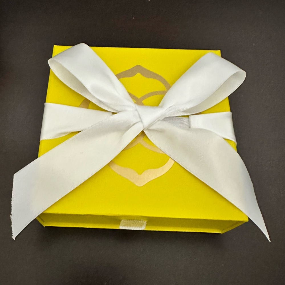 Kendra Scott Jewelry Yellow Gift Box w/White‎ Ribbon New Condition